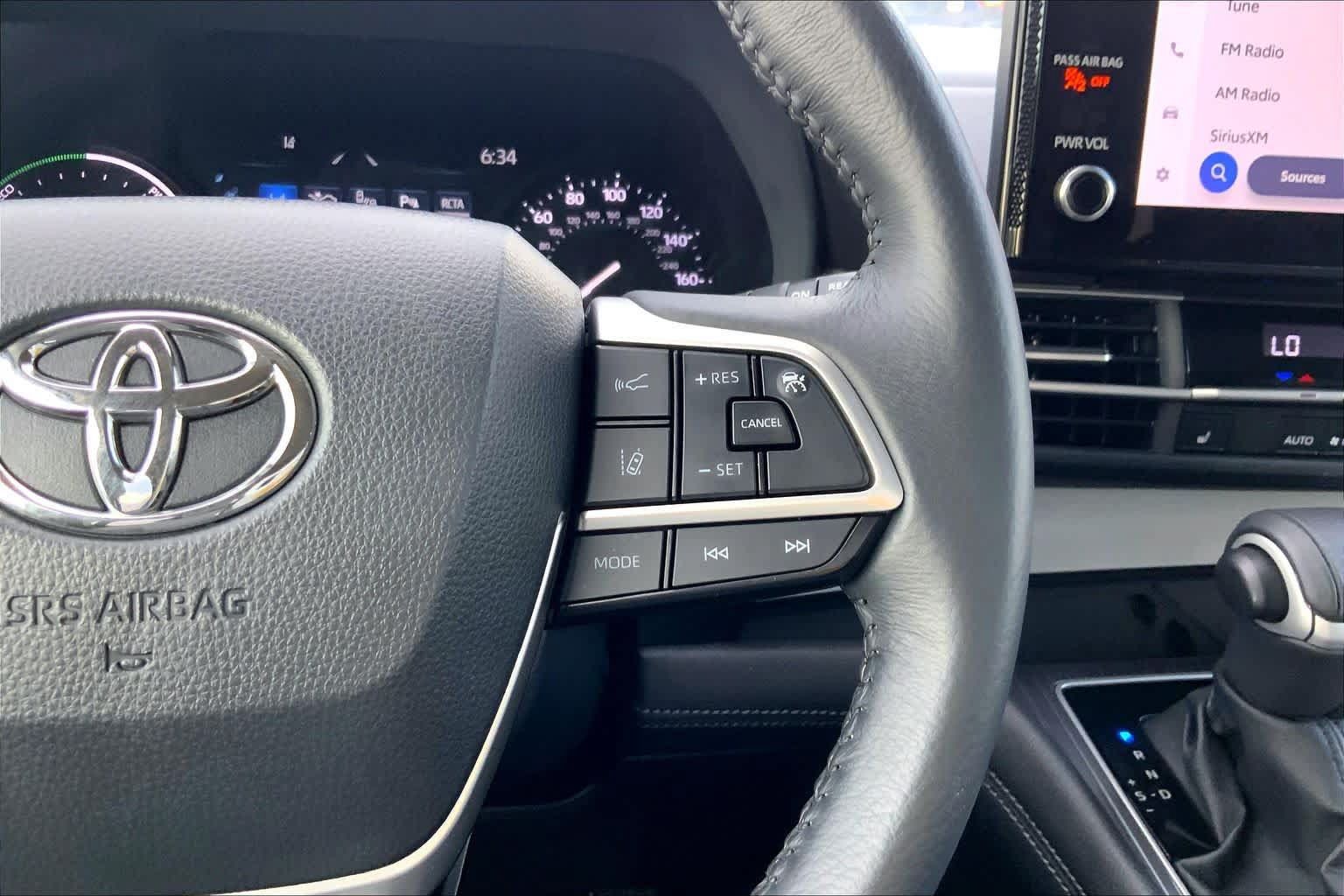 Certified 2025 Toyota Sienna XLE FWD image 24