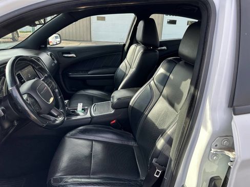 Used 2019 Dodge Charger SXT w/ Plus Group image 2