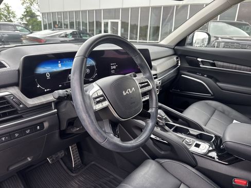 Used 2024 Kia Telluride SX w/ Towing Package FWD image 27