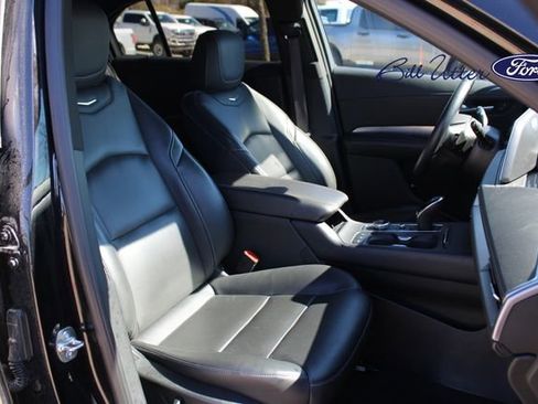 Used 2025 Cadillac XT4 Premium Luxury image 11