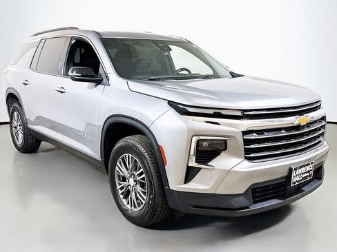 Certified 2025 Chevrolet Traverse LT FWD image 3