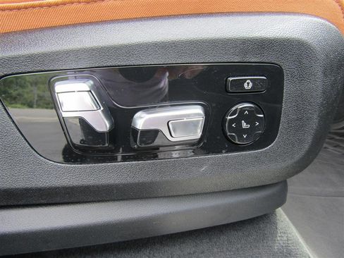 Used 2024 BMW X7 xDrive40i w/ Premium Package image 47