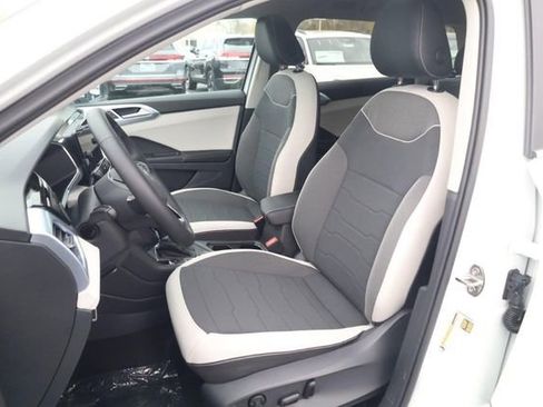 New 2026 Volkswagen Taos SE image 18