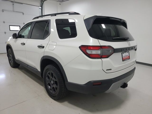 Used 2025 Honda Pilot TrailSport image 5