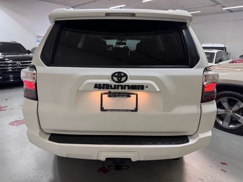 Used 2016 Toyota 4Runner SR5 Premium image 4