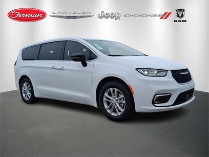 Used 2026 Chrysler Pacifica Select