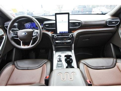 Used 2023 Ford Explorer King Ranch w/ Premium Technology Package image 8