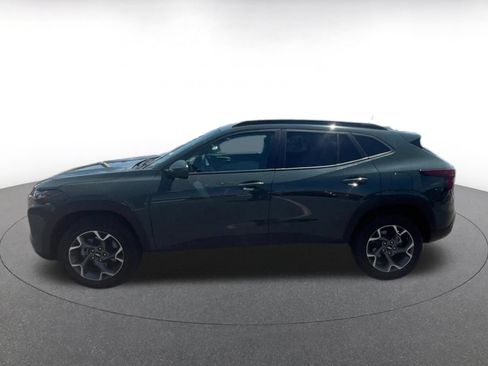 Used 2025 Chevrolet Trax LT FWD image 9