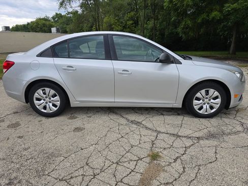 Used 2014 Chevrolet Cruze LS FWD image 4