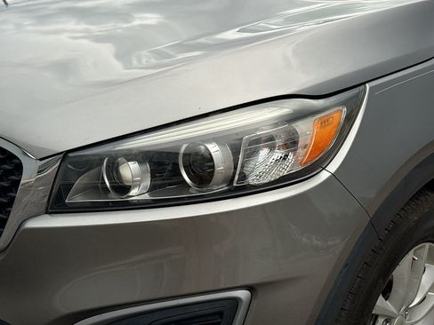 Used 2017 Kia Sorento FWD image 9