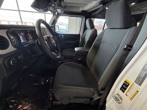 Used 2025 Jeep Wrangler Sport S image 26