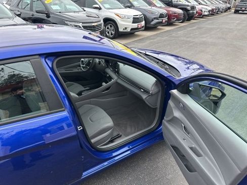 Used 2023 Hyundai Elantra SEL w/ Cargo Package image 18