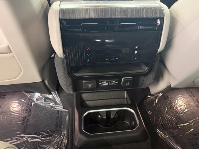 Used 2024 Jeep Wagoneer Series III w/ Premium Group I AWD/4WD image 21