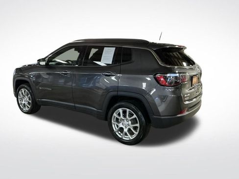 Used 2024 Jeep Compass Latitude image 3