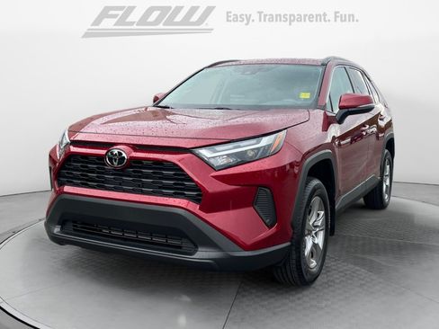 Used 2025 Toyota RAV4 XLE w/ Convenience Package FWD image 4