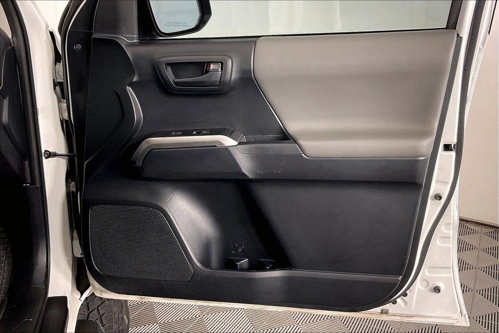 Used 2019 Toyota Tacoma SR5 AWD/4WD image 22