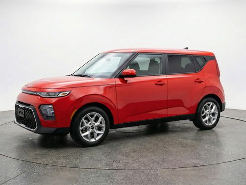 Used 2025 Kia Soul LX w/ LX Technology Package FWD image 3