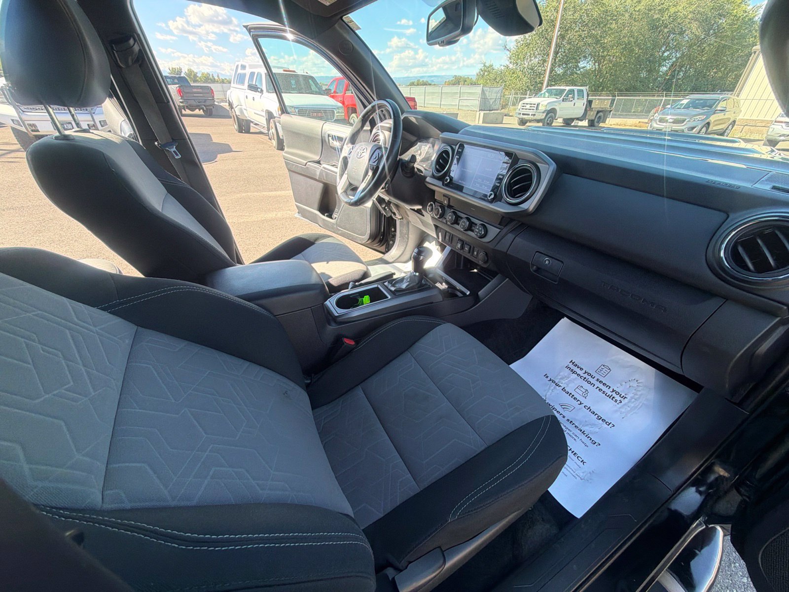 Used 2020 Toyota Tacoma TRD Sport AWD/4WD image 28