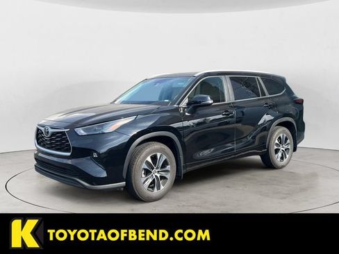 Used 2026 Toyota Highlander XLE AWD/4WD image 1