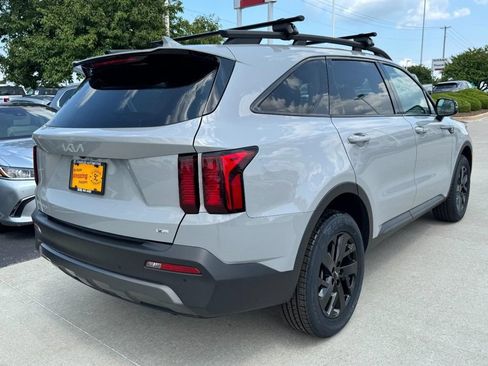 Used 2023 Kia Sorento S w/ Panoramic Sunroof Package AWD/4WD image 3
