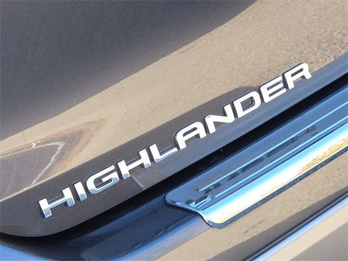 Used 2023 Toyota Highlander L image 11