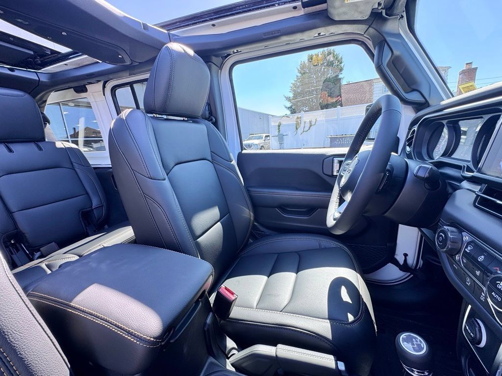 New 2026 Jeep Wrangler Unlimited Sahara AWD/4WD image 20