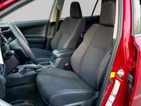 Used 2018 Toyota RAV4 XLE AWD/4WD image 8