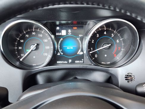 Used 2019 Jaguar F-PACE Premium image 8