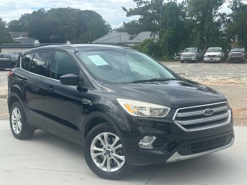 Used 2017 Ford Escape SE image 1