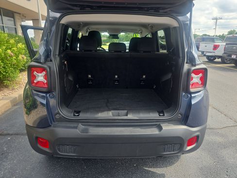 Used 2021 Jeep Renegade Latitude AWD/4WD image 16