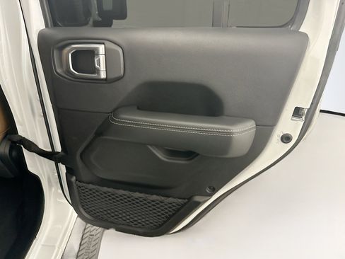 Used 2023 Jeep Wrangler Unlimited Rubicon 4xe AWD/4WD image 31