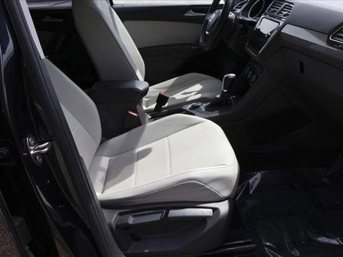 Used 2018 Volkswagen Tiguan SE w/ Panoramic Sunroof Package AWD/4WD image 29