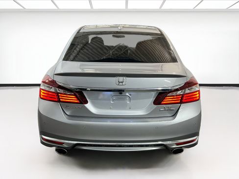Used 2017 Honda Accord Touring image 5