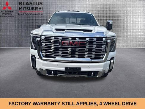 Used 2024 GMC Sierra 2500 Denali w/ Denali Reserve Package AWD/4WD image 3