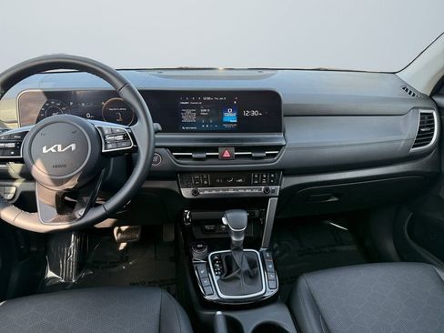 Used 2024 Kia Seltos EX image 10