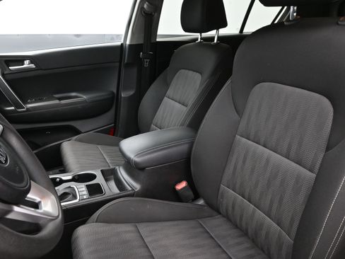 Used 2020 Kia Sportage LX image 11