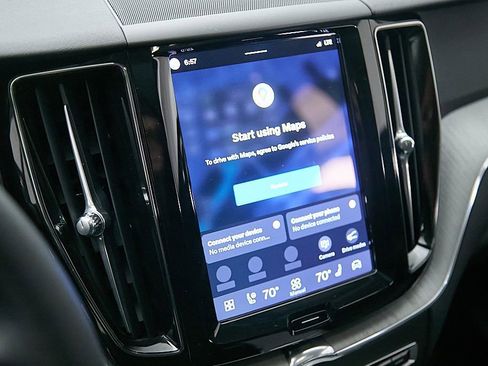 Certified 2025 Volvo XC60 B5 Plus AWD/4WD image 14