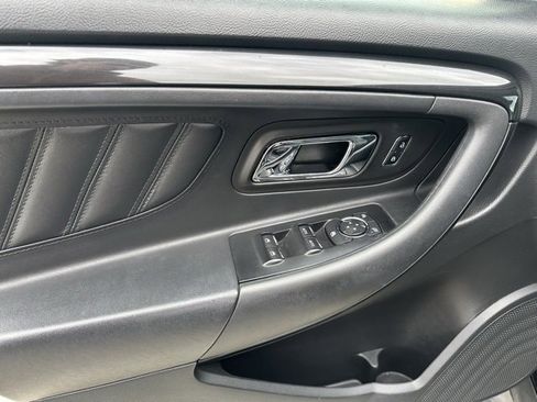 Used 2013 Ford Taurus SHO image 3