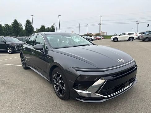 Used 2025 Hyundai Sonata SEL FWD image 10