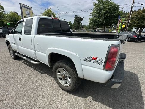 Used 2006 Chevrolet Silverado 2500 LT w/ Heavy-Duty Power Package image 5