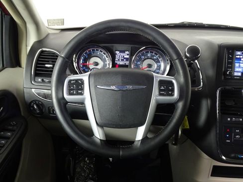 Used 2014 Chrysler Town & Country Touring image 23