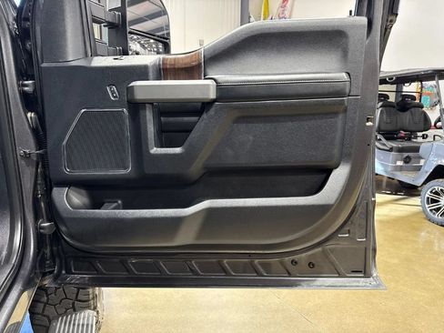 Used 2017 Ford F250 Platinum w/ Platinum Ultimate Package AWD/4WD image 36