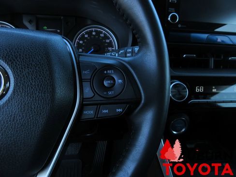 Certified 2022 Toyota Venza LE image 15