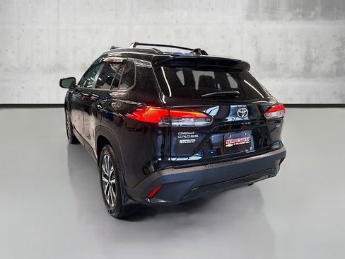 Used 2025 Toyota Corolla Cross XLE image 7
