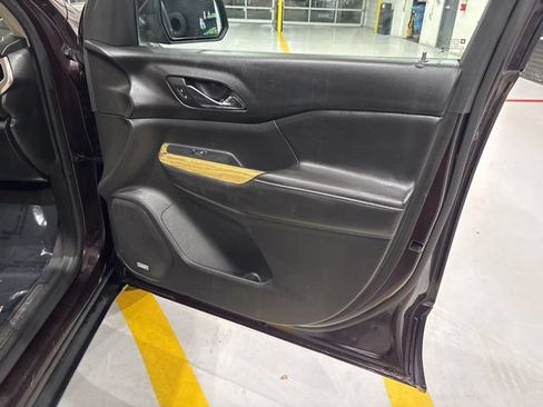 Used 2017 GMC Acadia Denali w/ Technology Package FWD image 20