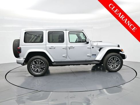 Used 2022 Jeep Wrangler Unlimited Sahara image 5