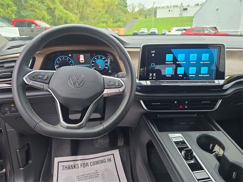 Used 2024 Volkswagen Atlas SE image 15