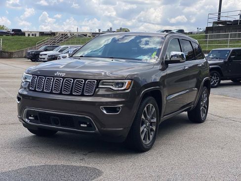 Used 2017 Jeep Grand Cherokee Overland w/ Jeep Active Safety Group RWD image 10
