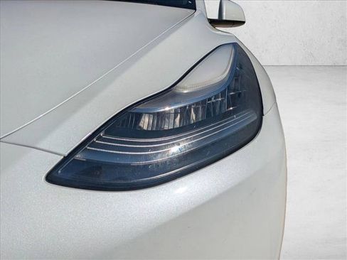 Used 2021 Tesla Model Y Long Range image 9