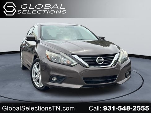 Used 2017 Nissan Altima 3.5 SL w/ 3.5SL Technology Package FWD image 1